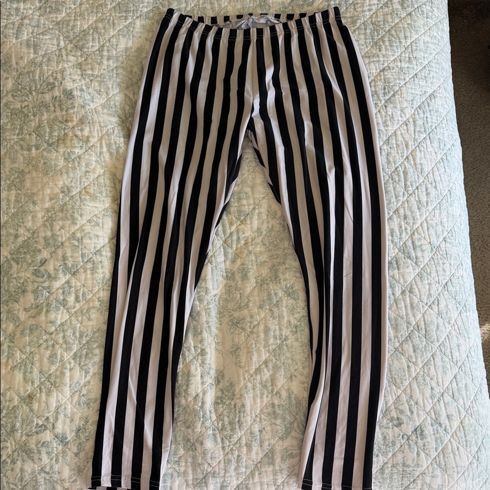 Striped Black and White Leggings